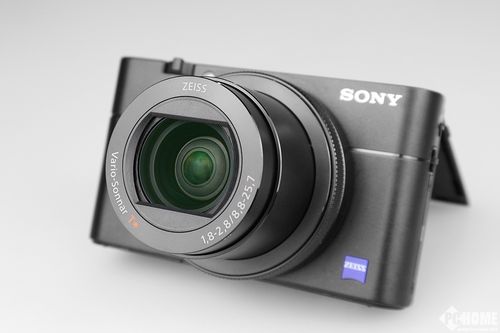 为什么索尼数码相机P700成为摄影爱好者的首选？让我们来解析其中的优势！